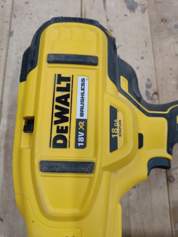 999811-4 Dyckertpistol DeWalt DCN681