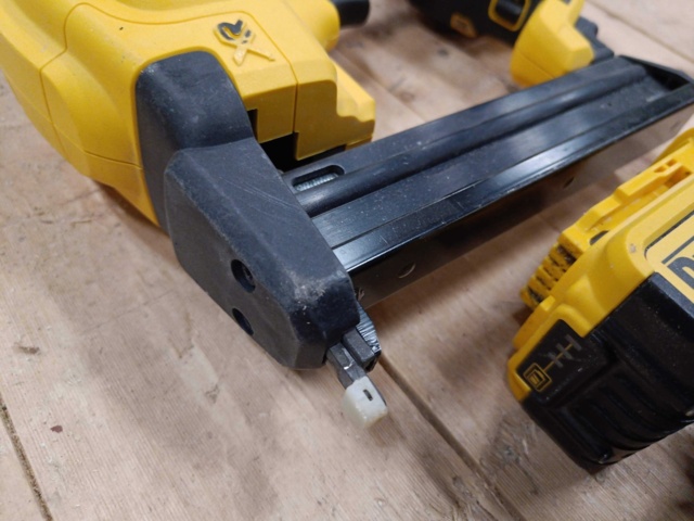 999811-7 Dyckertpistol DeWalt DCN681