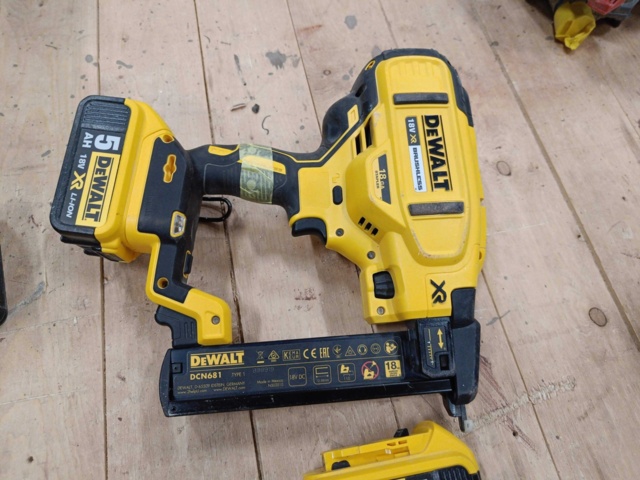 999811-8 Dyckertpistol DeWalt DCN681