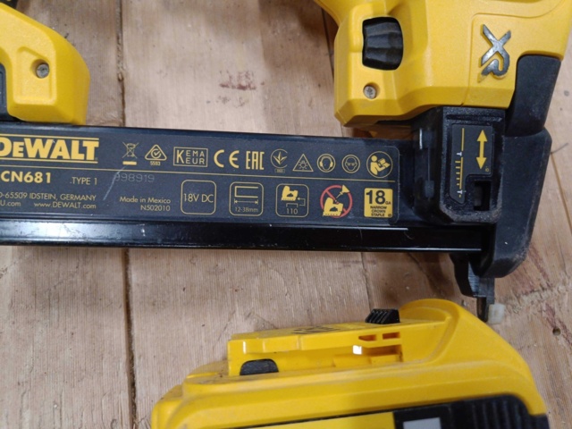 999811-11 Dyckertpistol DeWalt DCN681