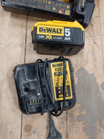 999811-12 Dyckertpistol DeWalt DCN681