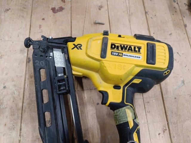 999813-3 Dyckertpistol DeWalt DCN660