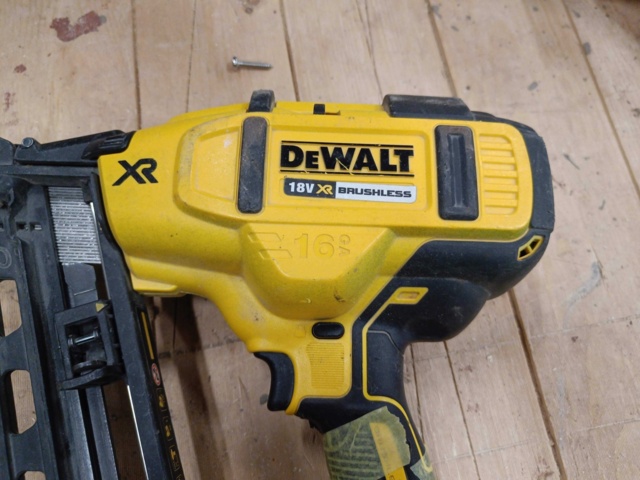 999813-4 Dyckertpistol DeWalt DCN660
