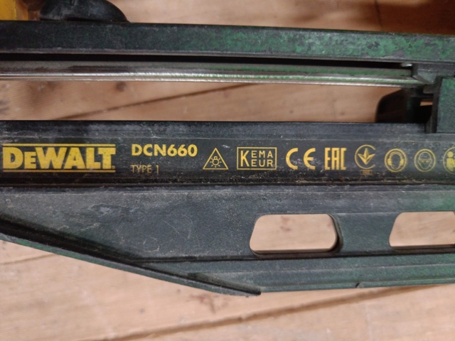 999813-11 Dyckertpistol DeWalt DCN660