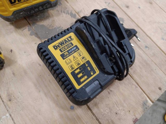 999813-14 Dyckertpistol DeWalt DCN660