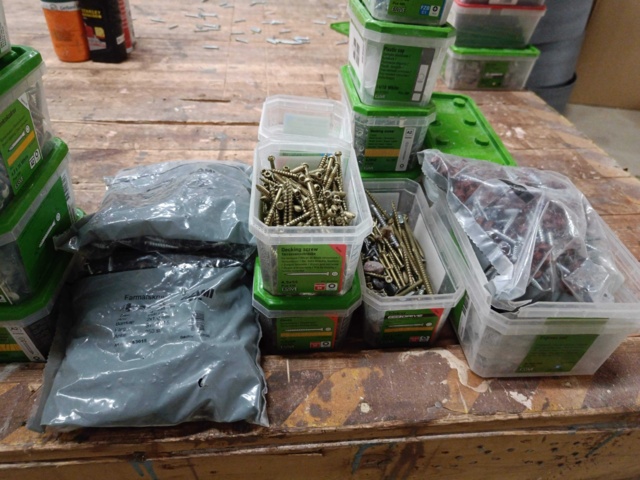 999864-5 Parti med blandad Skruv