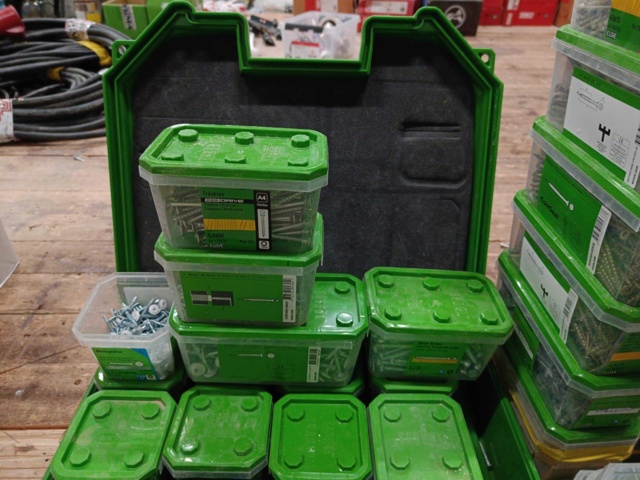 999864-14 Parti med blandad Skruv