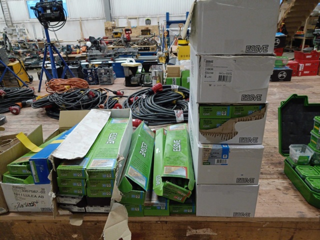 999864-15 Parti med blandad Skruv