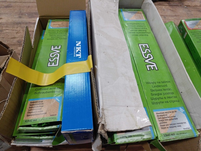 999864-21 Parti med blandad Skruv