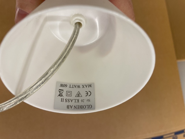 998946-6 Two ceiling lights