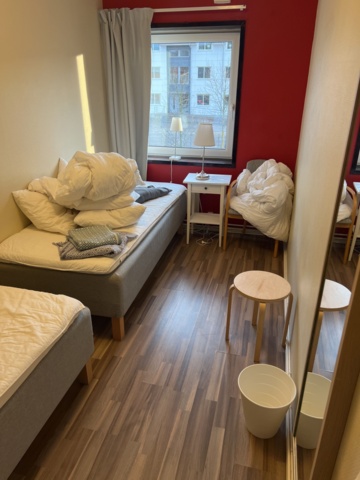 1051389-1 Furniture and furnishings from hotel rooms