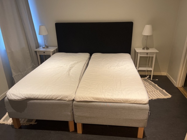 1051393-1 Möbler och inredning från hotellrum