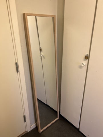 1051393-5 Möbler och inredning från hotellrum