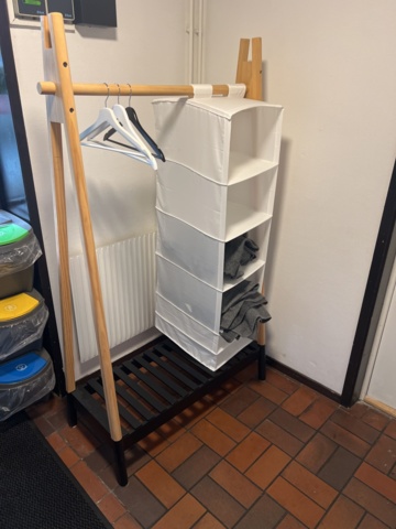 1051393-7 Möbler och inredning från hotellrum