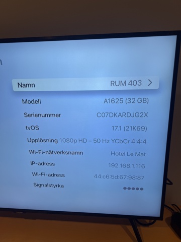 1051396-6 Möbler och inredning från hotellrum