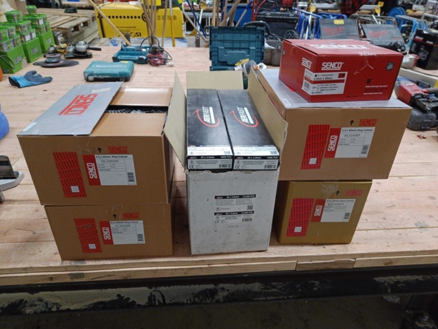 999884-1 Nail & Screw