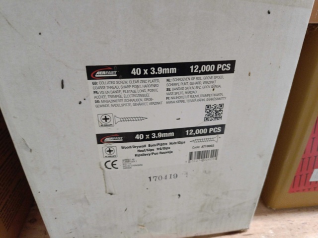 999884-9 Nail & Screw