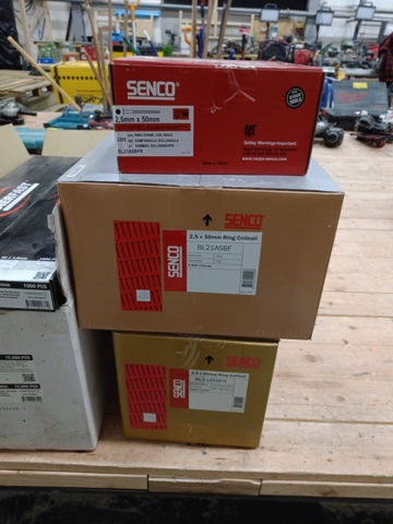 999884-10 Nail & Screw