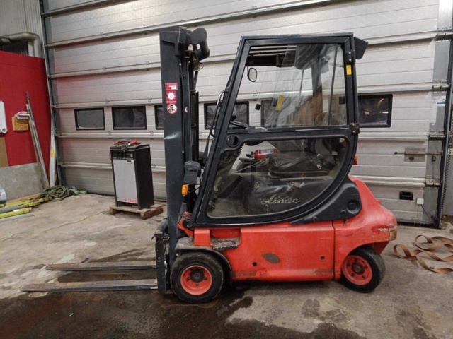 999897-2 Electric truck Linde E20P -2004