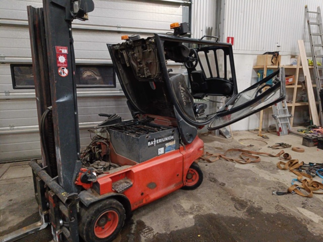 999897-34 Electric truck Linde E20P -2004