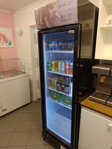 1000043-2 Soft drink cooler, including soft drinks