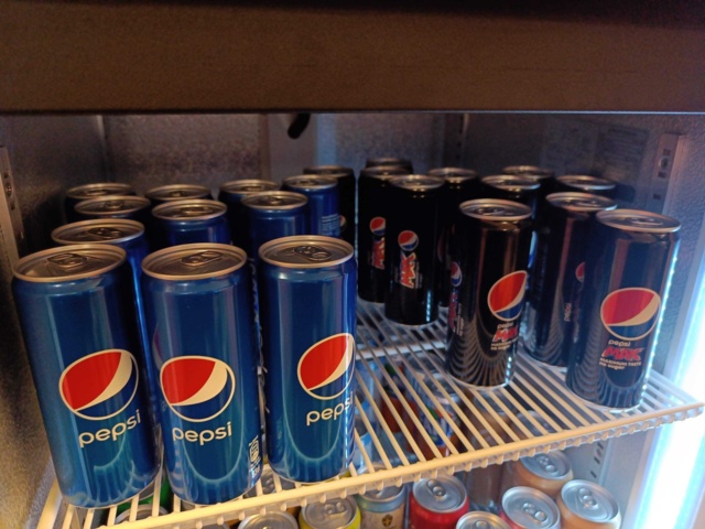 1000043-3 Soft drink cooler, including soft drinks