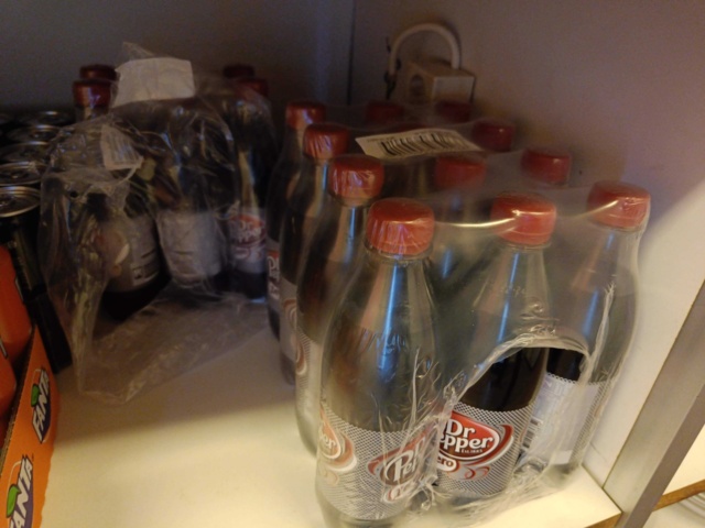 1000043-8 Soft drink cooler, including soft drinks