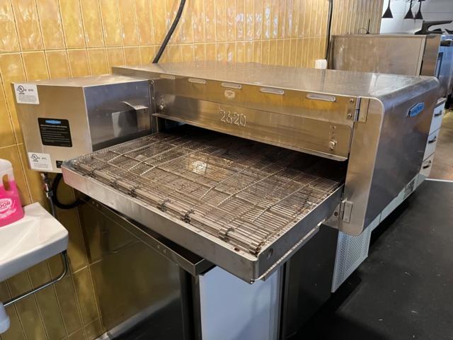 1109810-3 Pizza oven TurboChef 2620 HHC on stand