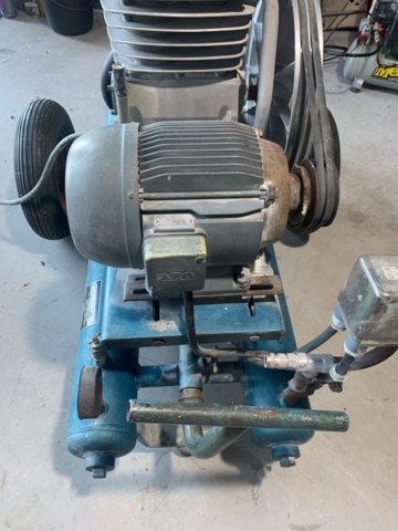 1035374-4 Dual tank compressor