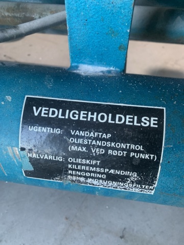 1035374-5 Dual tank compressor