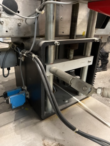 1068762-9 Labeling machine Double-sided for cans Harland Machine