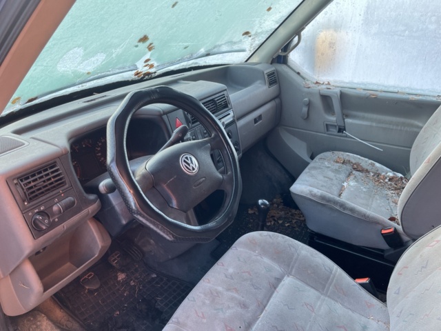 1066717-10 Volkswagen Transporter Chassis Double Cab 2.6t 2.5 TDI - 2002