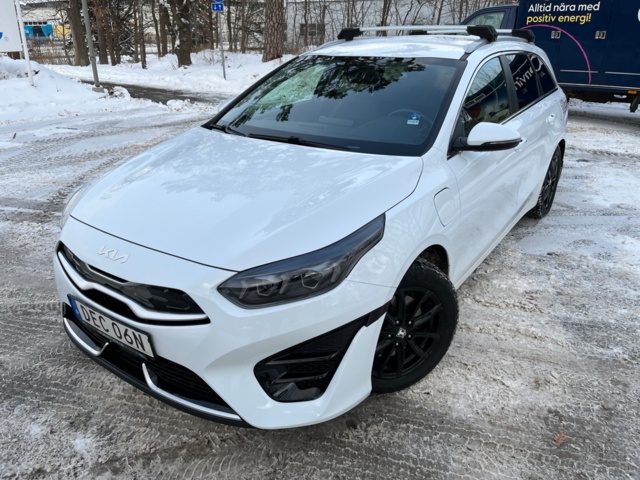 1115266-9 Kia Ceed Sportswagon Plug-in Hybrid DCT - 2022