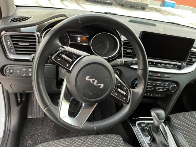 1115266-37 Kia Ceed Sportswagon Plug-in Hybrid DCT - 2022