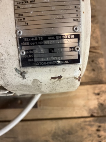 1068756-12 Electric motor with pump MEZ Mohelnice AP100L-6