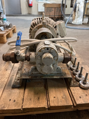 1068756-4 Electric motor with pump MEZ Mohelnice AP100L-6