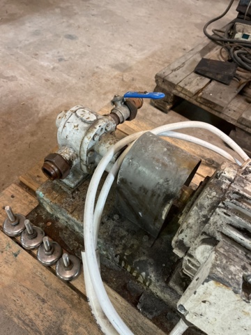 1068756-6 Electric motor with pump MEZ Mohelnice AP100L-6