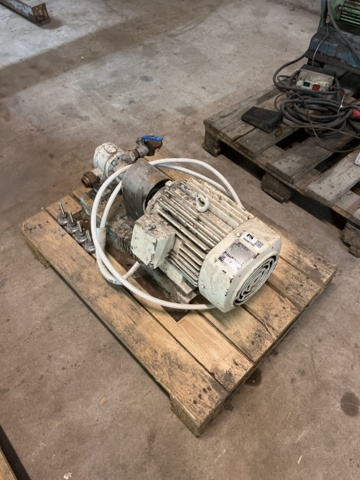 1068756-8 Electric motor with pump MEZ Mohelnice AP100L-6