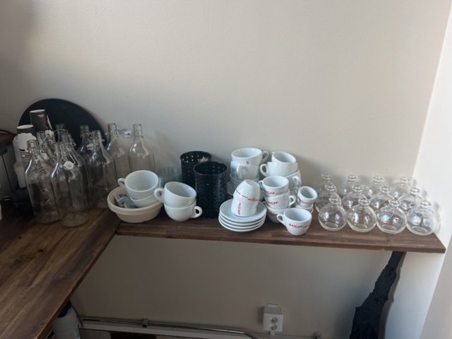 1051463-5 Kitchen equipment - Cutlery, glasses & miscellaneous