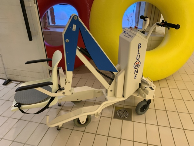 760519-1 Mobile pool lift Digi BluOne