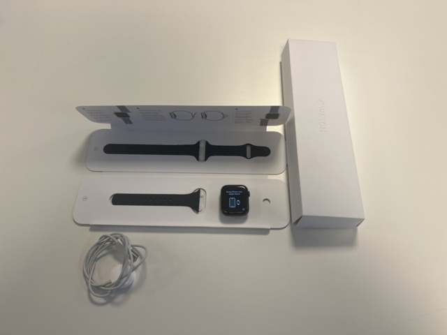 1022829-1 Smartwatch Apple Watch S6 44mm Space Grey