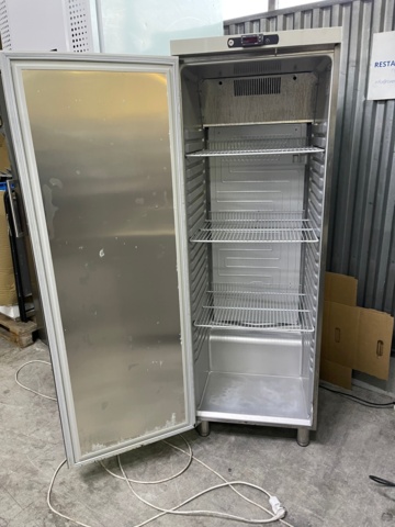 898546-2 Gram restaurant fridge. Tested, works.