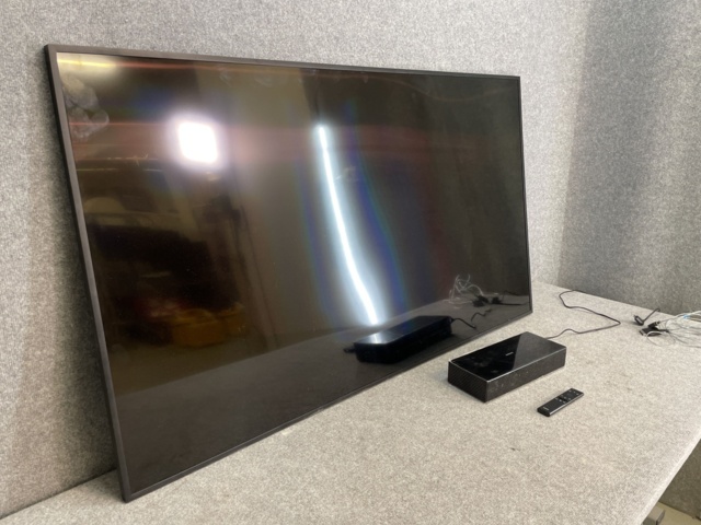 1116398-2 Samsung 65" screen / Defective crack in screen