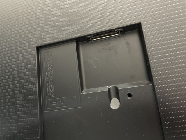 1116398-11 Samsung 65" screen / Defective crack in screen