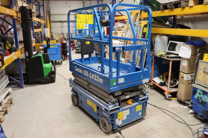 1034054-1 Scissor lift Genie GS-1432M -22