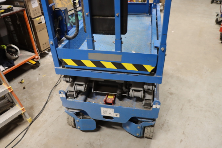 1034054-4 Scissor lift Genie GS-1432M -22