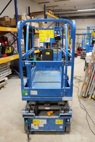 1034054-9 Scissor lift Genie GS-1432M -22