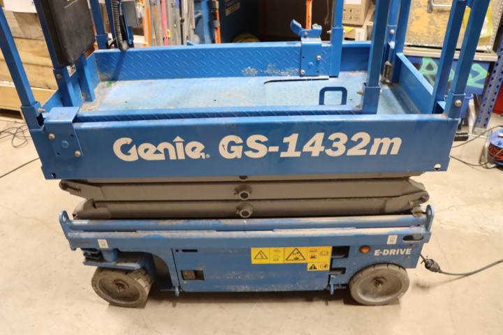 1034054-10 Scissor lift Genie GS-1432M -22