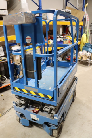 1034054-11 Scissor lift Genie GS-1432M -22