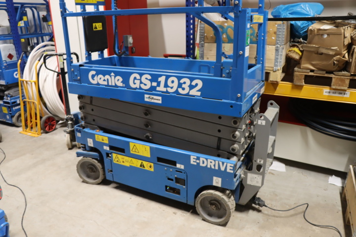 1034055-4 Scissor lift Genie GS-1932 -21